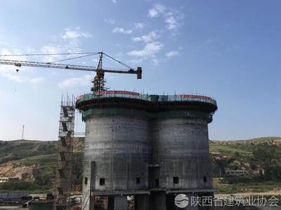 陜煤建設(shè)天工公司土建一部沙梁礦產(chǎn)品倉滑模順利告捷，建設(shè)工程施工再創(chuàng)佳績